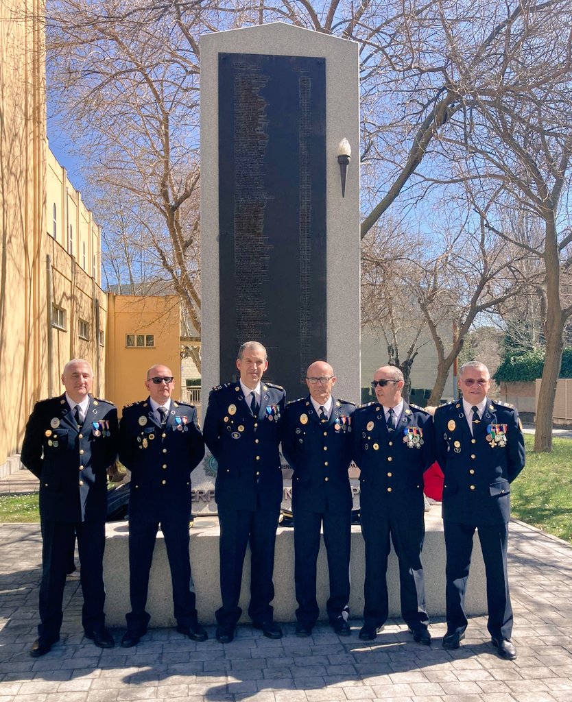 JARivero11's tweet photo. Última lliçó del curs:
Virtus Unita Fortior.
La Força unida és més Forta.
#La1a #Andorra #Madrid #FormIJ https://t.co/OzmSg2wniH