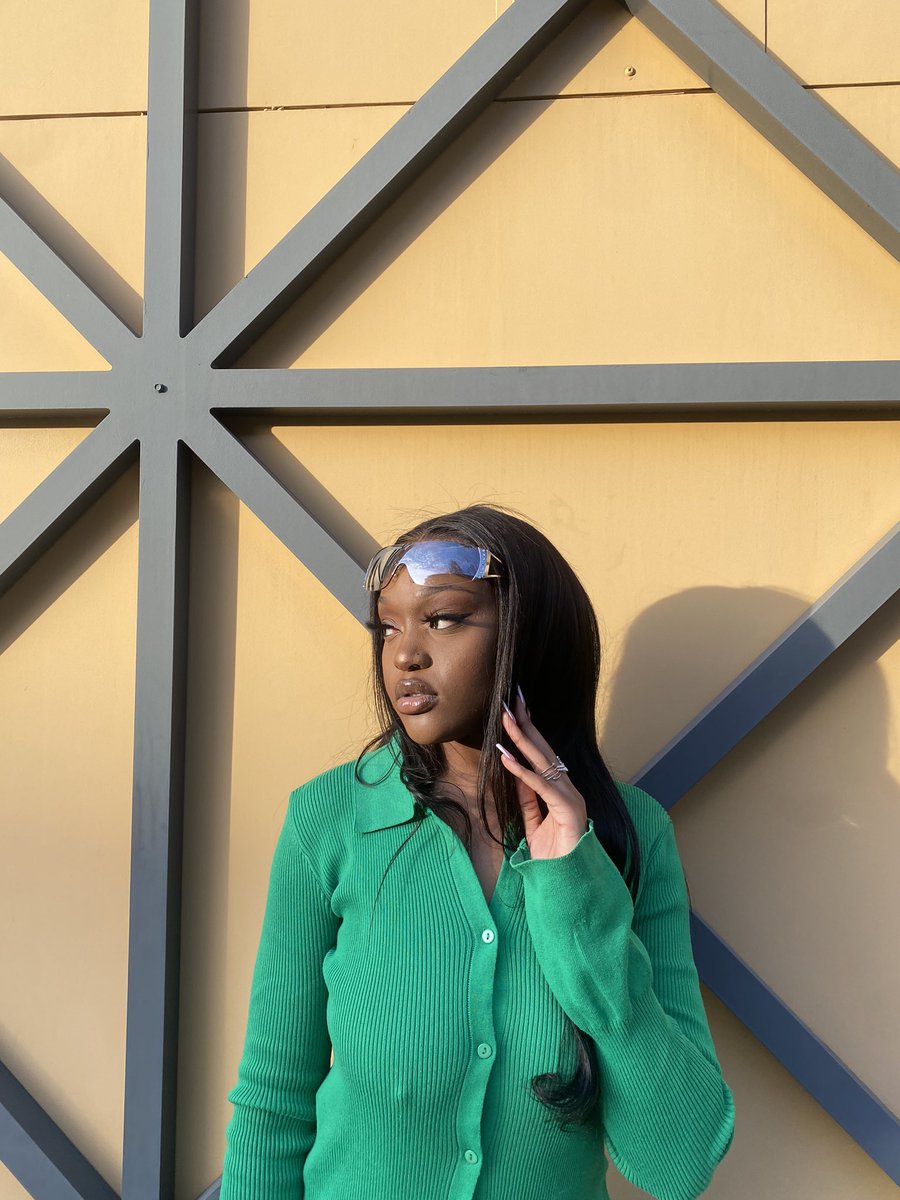 brookthaicon's tweet image. my favorite color 💚