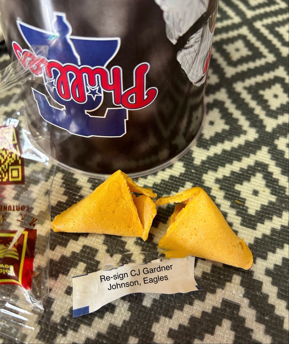 Brookie425's tweet photo. Wow. Look at this fortune cookie I got with my dinner. https://t.co/CxvgRTQN37