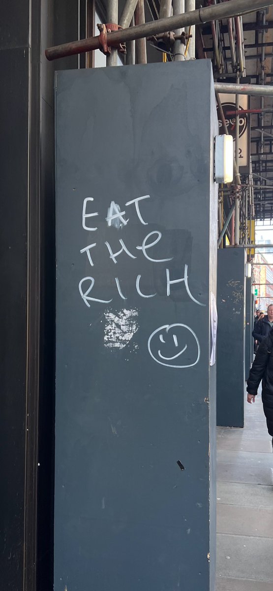 OliviaACleary's tweet image. A parting gift from Joe Goldberg before he left London? 

Spotted this by Leicester Square earlier... #HelloYou