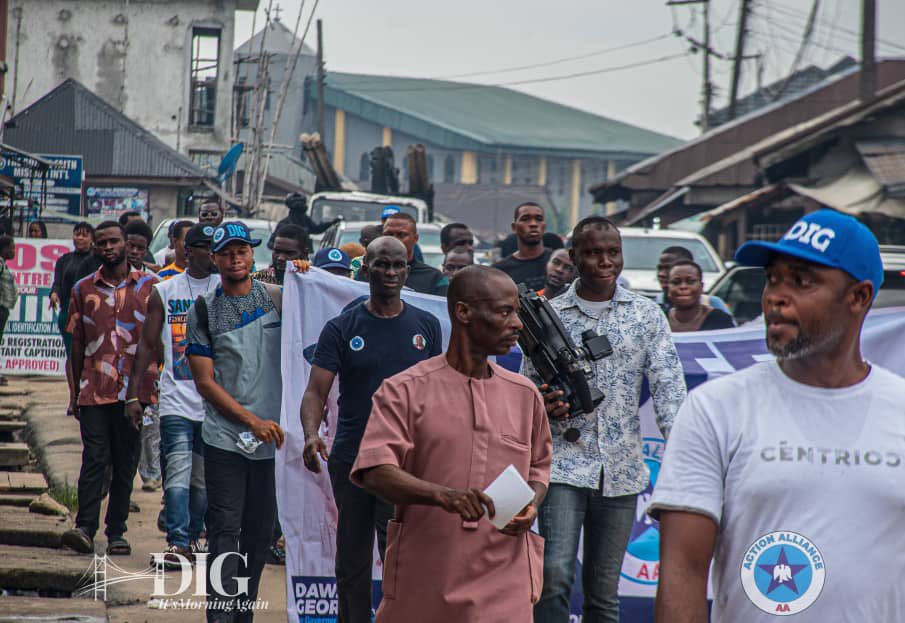 DawariGeorge's tweet photo. I wrapped up my campaigns today with door-to-door campaigns to Atali, Diobu and Abuloma communities where we were very warmly received by the people. https://t.co/ukQeeqeVRa
