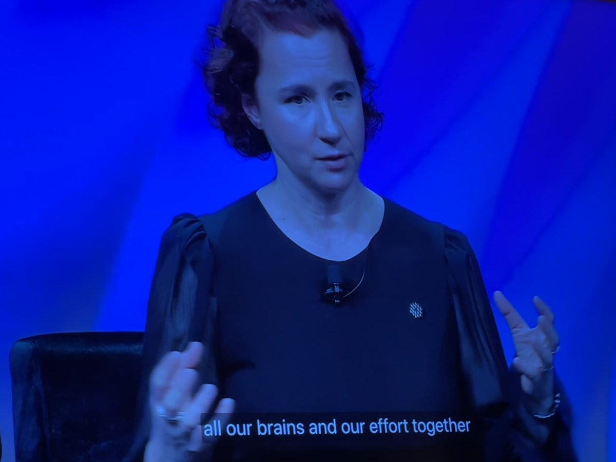 annekehlet's tweet photo. “We are all at our best when we put our brains and our efforts together to do something this spectacular” 💙🙌🌟#femalevoices #collaboration #whenwomentalk @macagarciamarin @esascience @NASA #SXSW https://t.co/FEIRt7jY34