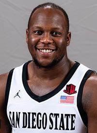 MDubThaRuler's tweet image. @GoAztecs legit brought a 40 year old in to ruin the game. #rangle