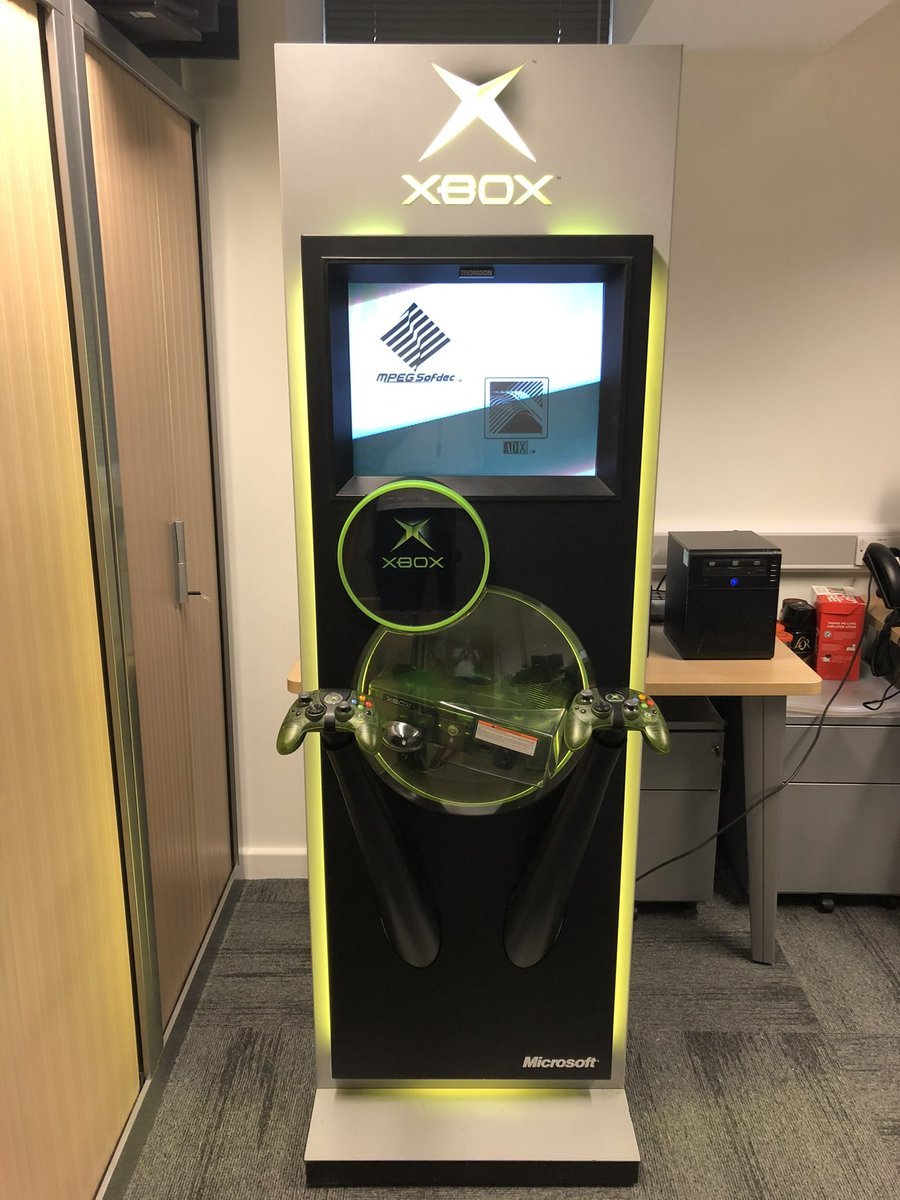 RetroPlayersUK's tweet photo. @GameboxUkv @Xbox @xboxuk @BondSarah_Bond @sullixbox @GDHCAMERO @LoveRetroBTW @ColonelFalcon @AceyBongos @thePiratePimp @Gamin_Guys @MicrosoftUK The Xbox kiosks are one of the coolest. https://t.co/Vc8boNiSiB