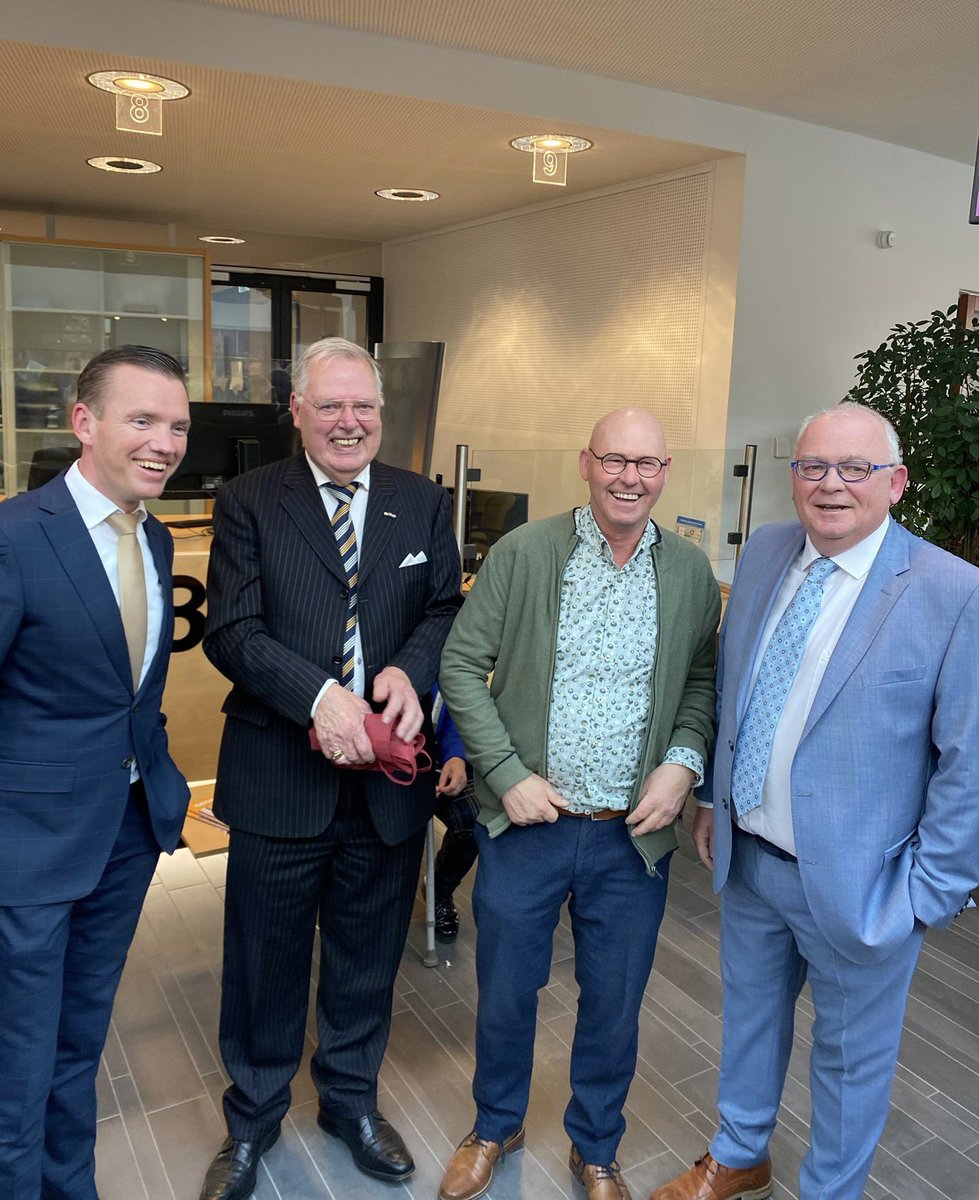 Mooi om vandaag 3 illustere voorgangers te mogen ontmoeten. E. Van Voorden, <a href="/bortkoelewijn/">Bort Koelewijn</a> en <a href="/Arcohofland/">Arco Hofland</a>. #4opeenrijssenholten