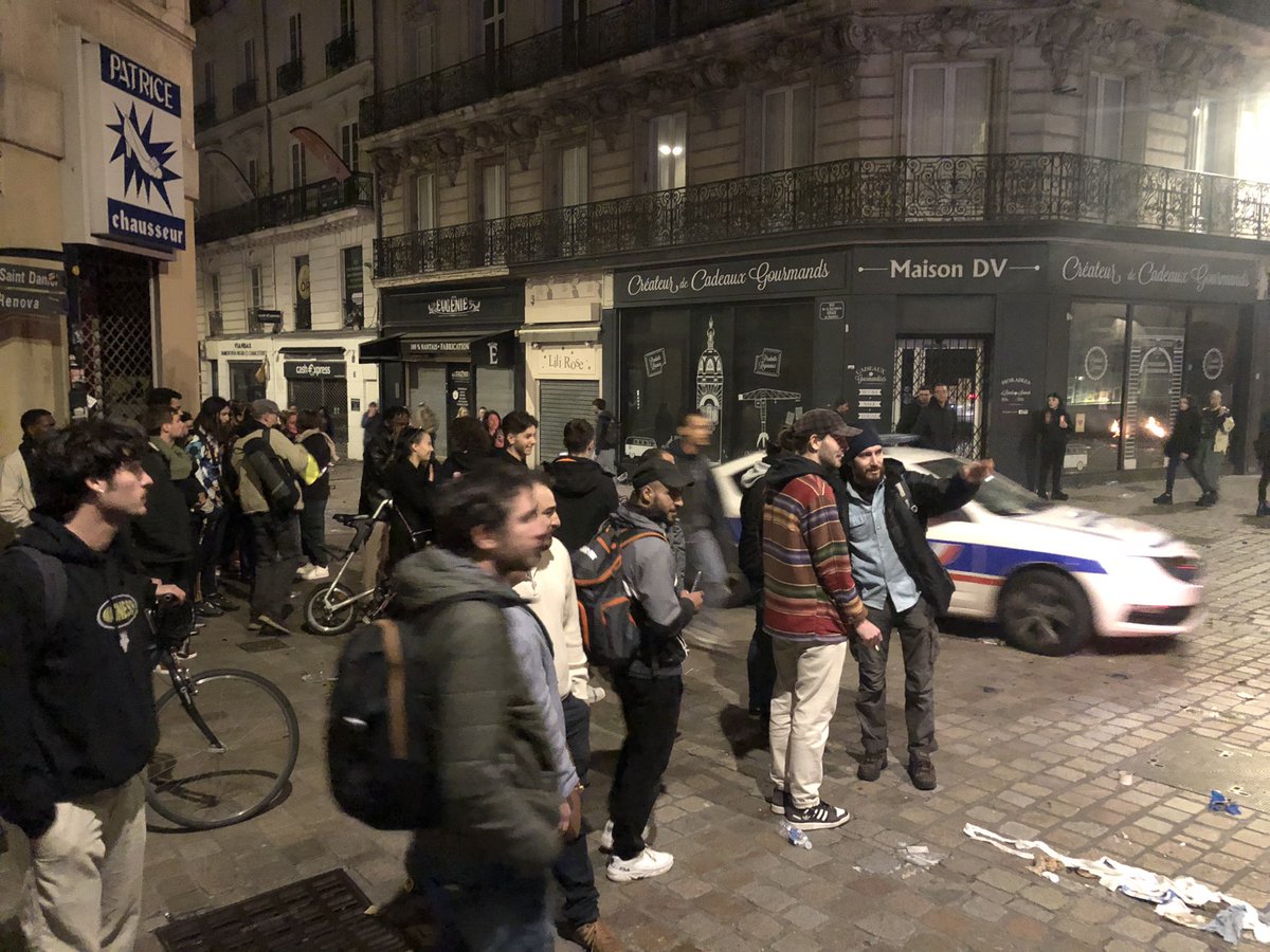 Retour au calme dans les rues de Bouffay. Le quartier est sens dessus dessous #nantes