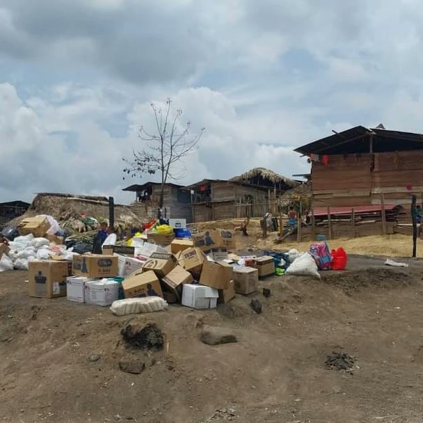 pacatolico's tweet photo. 📍Visita Humanitaria y Pastoral en Wala
Monseñor Pedro Hernández Cantarero, Obispo del Vicariato Apostólico del Darién agradece las donaciones recibidas por el pueblo panameño para las familias damnificadas en Wala.
#Pcteinforma #pacatolico #Wala
@vicariatoapostolicodedarien https://t.co/l34yKo0Csa