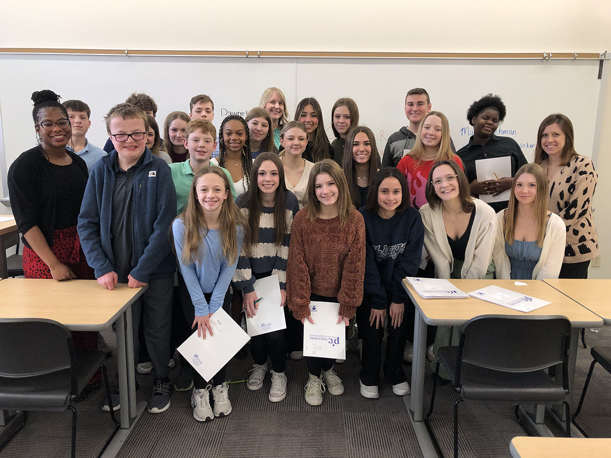 OneRockwood's tweet photo. More than 2,000 @rockwoodschools eighth-graders from all six middle schools attended a career fair that was hosted by @RSD_PIE this week.

During the three-day event, students met with panelists representing unique occupations &amp; learned about 100 different careers! #WeAreRockwood https://t.co/zHUodd8bwW