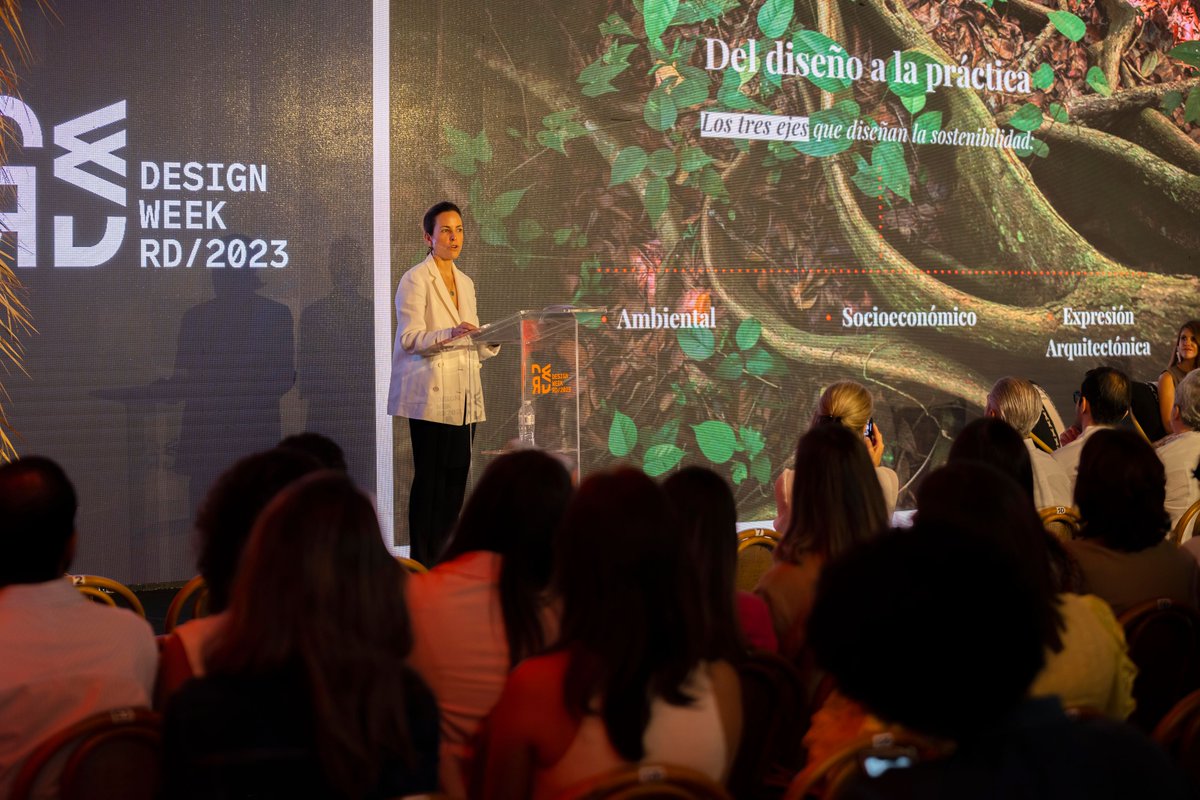 _perazzo_'s tweet photo. De nada sirve ser sostenible en aislamiento. Por eso es tan importante la acción colectiva. Gracias a @designweekrd pudimos contar cómo diseñamos la sostenibilidad en @TropicaliaRD. Fue un honor compartir el escenario con @cisnerosadriana y exponer cómo lo hacemos. https://t.co/XsscQBCiXW