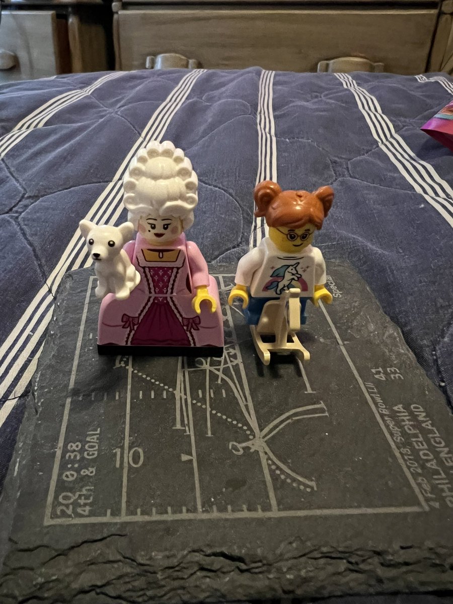 BoneheadCollec1's tweet photo. Little @LEGO_Group blind bag fun https://t.co/eFPmdP1gQB