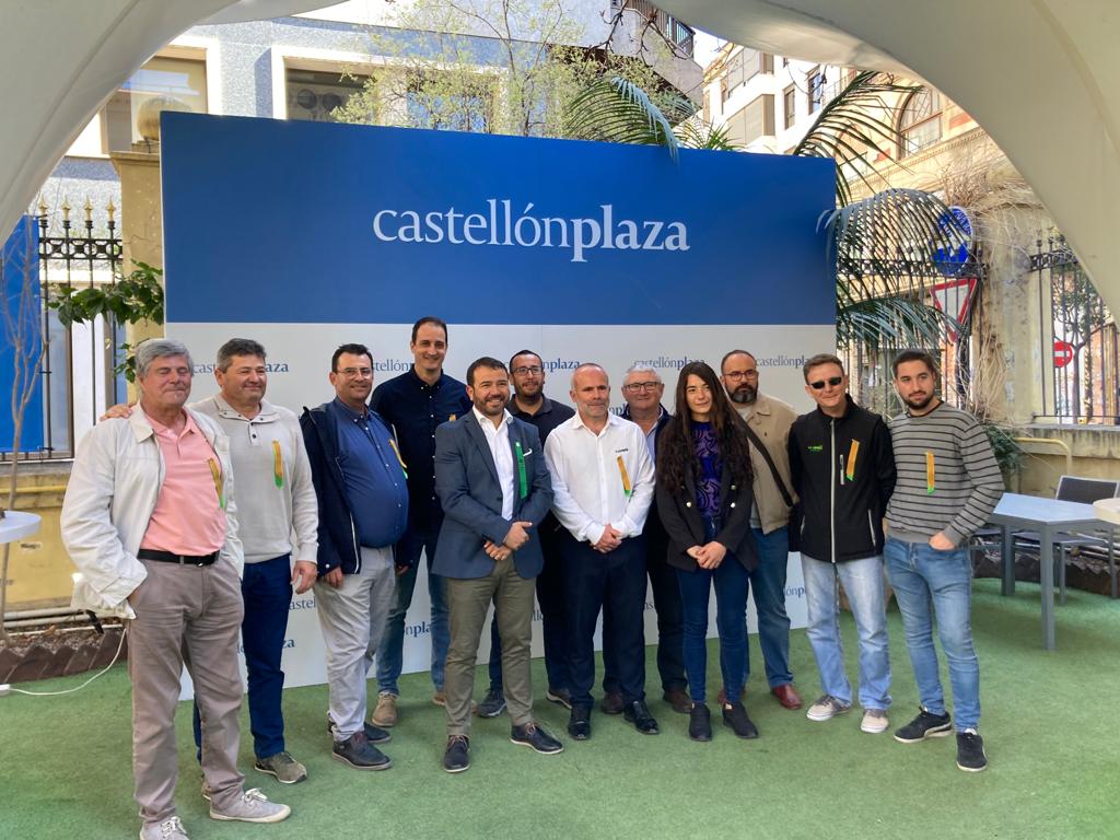 UnioLlauradora's tweet photo. Segon dia de visita de representants de @UnioLlauradora a les #bodeguetes dels mitjans de comunicació 📻 📰 📺 de la #Magdalena23 @castellonplaza_  @copecastellon https://t.co/L7m6ANv3tb