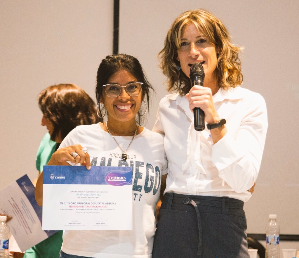 Hoy me levanté twitera!!
El mensaje lo amerita!
Mañana 17 de marzo 10 15 hs en el.Concejo Deliberante de San Luis, Majo Alvarez nos informará respecto al Programa Banco de  Máquinas, Herramientas y Materiales destinado a  emprendedores que está realizando el 
Municipio.