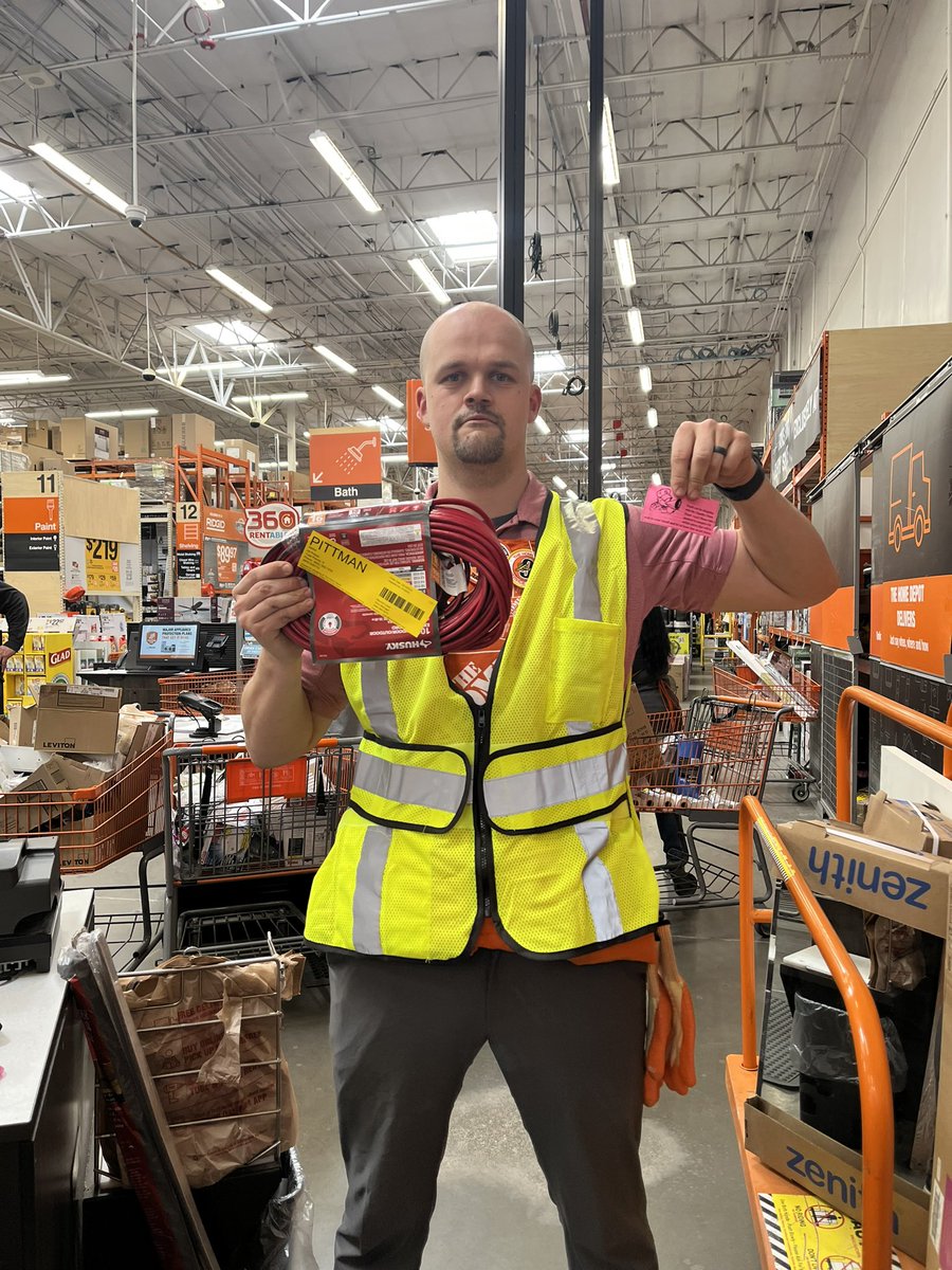 OASM <a href="/CGM_0470/">Christopher McClelland</a> setting store standards by jumping on curbside the moment customers arrive. Great job Christopher! #D066Proud