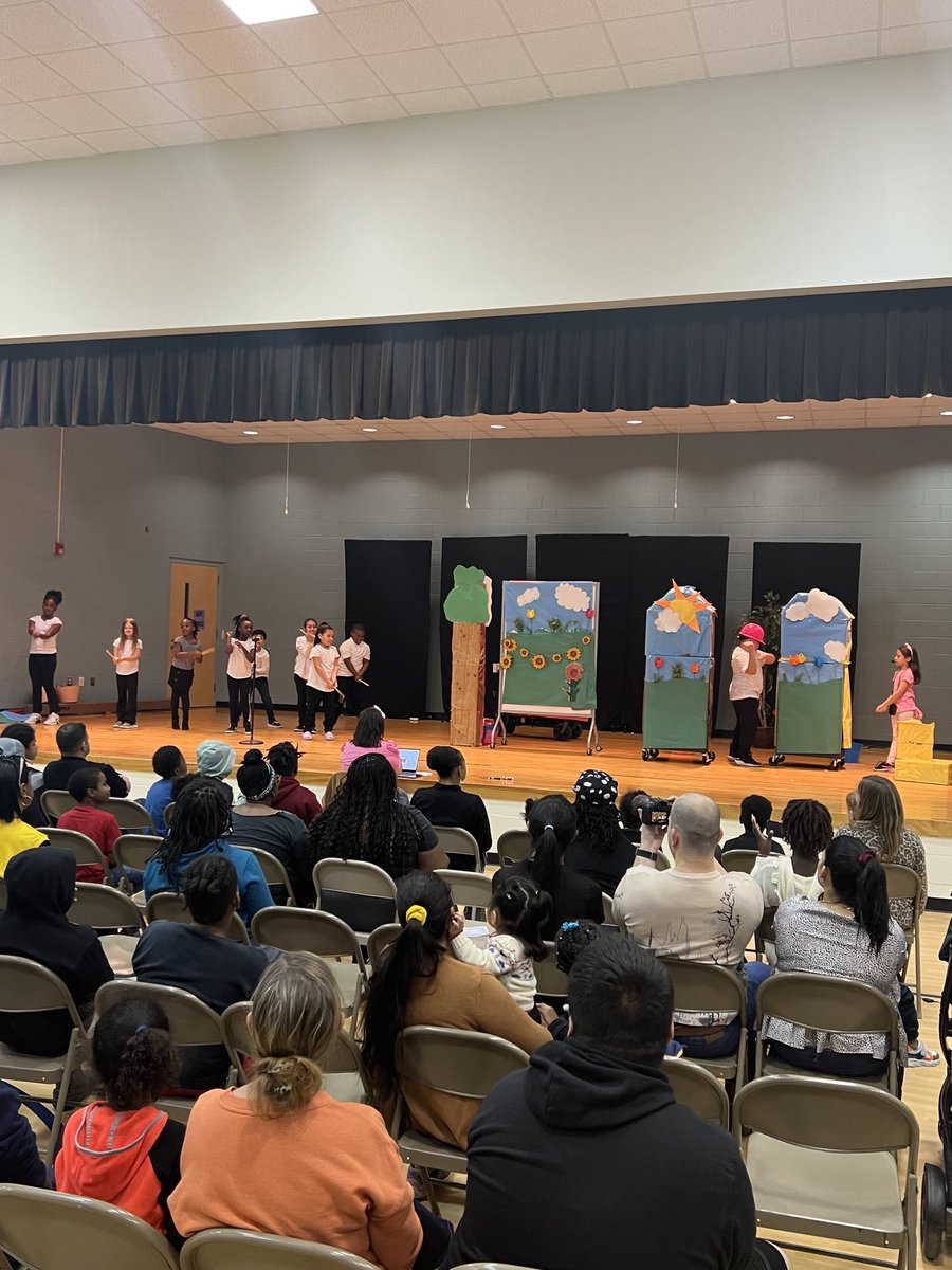 ZES_Principal's tweet photo. Grades 2 and 3 electives evening performance of The Three Pigs did not disappoint! https://t.co/ZroIZqiQ2Z