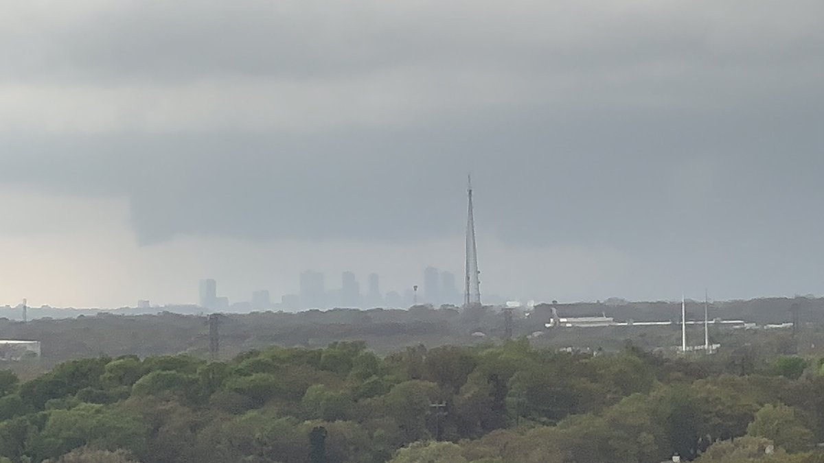 marc1184's tweet photo. A photo of the wall cloud over downtown Fort Worth and time lapse of the approach just south of DFW https://t.co/LsvmcOL5HI