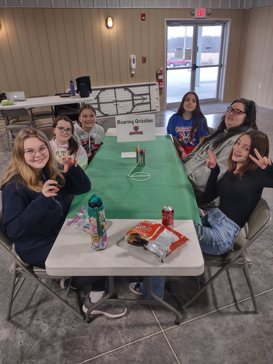 LibraryNpms's tweet image. Today was our 7th &amp;amp; 8th graders turn to show their stuff at the Truman Book Battle! The Roaring Grizzlies definitely made their mark this year! #NPMSGrizzlies #WSDLibraries