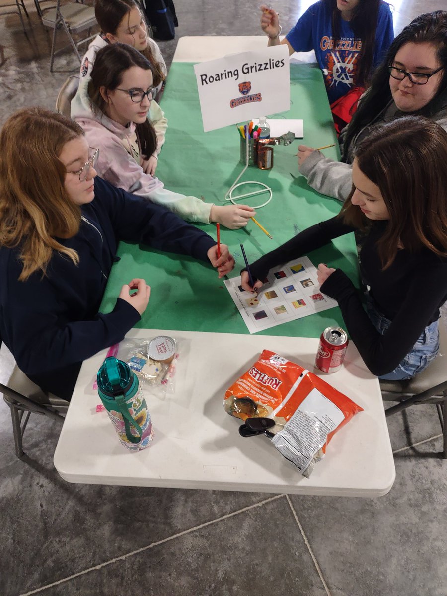 LibraryNpms's tweet image. Today was our 7th &amp;amp; 8th graders turn to show their stuff at the Truman Book Battle! The Roaring Grizzlies definitely made their mark this year! #NPMSGrizzlies #WSDLibraries