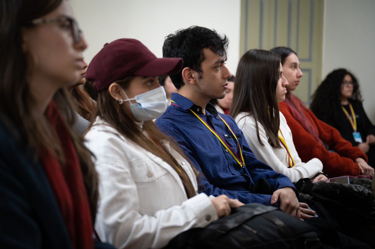 CancilleriaCol's tweet photo. La cooperación Sur Sur se posiciona y se profesionaliza desde casa. La Cancillería, @APCColombia, y la @UdeAmerica, tuvieron un encuentro con estudiantes de Negocios y Economía, para conocer sobre el trabajo de Colombia con socios en el Sur Global. https://t.co/uCG48IDE6r