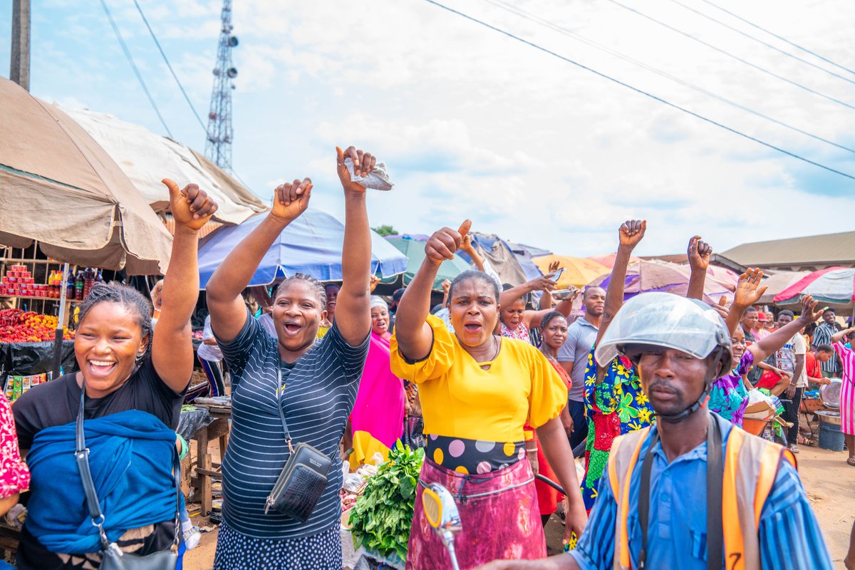 valentineozigbo's tweet photo. March 18 Elections: His Excellency @PeterObi, the Presidential Candidate of the Labour Party, engages with the grassroots of Anambra for the State Assembly candidates of @NGLabour. #VoteLabourParty #VoteLPFromTopToBottom https://t.co/LFvtwZcYLW