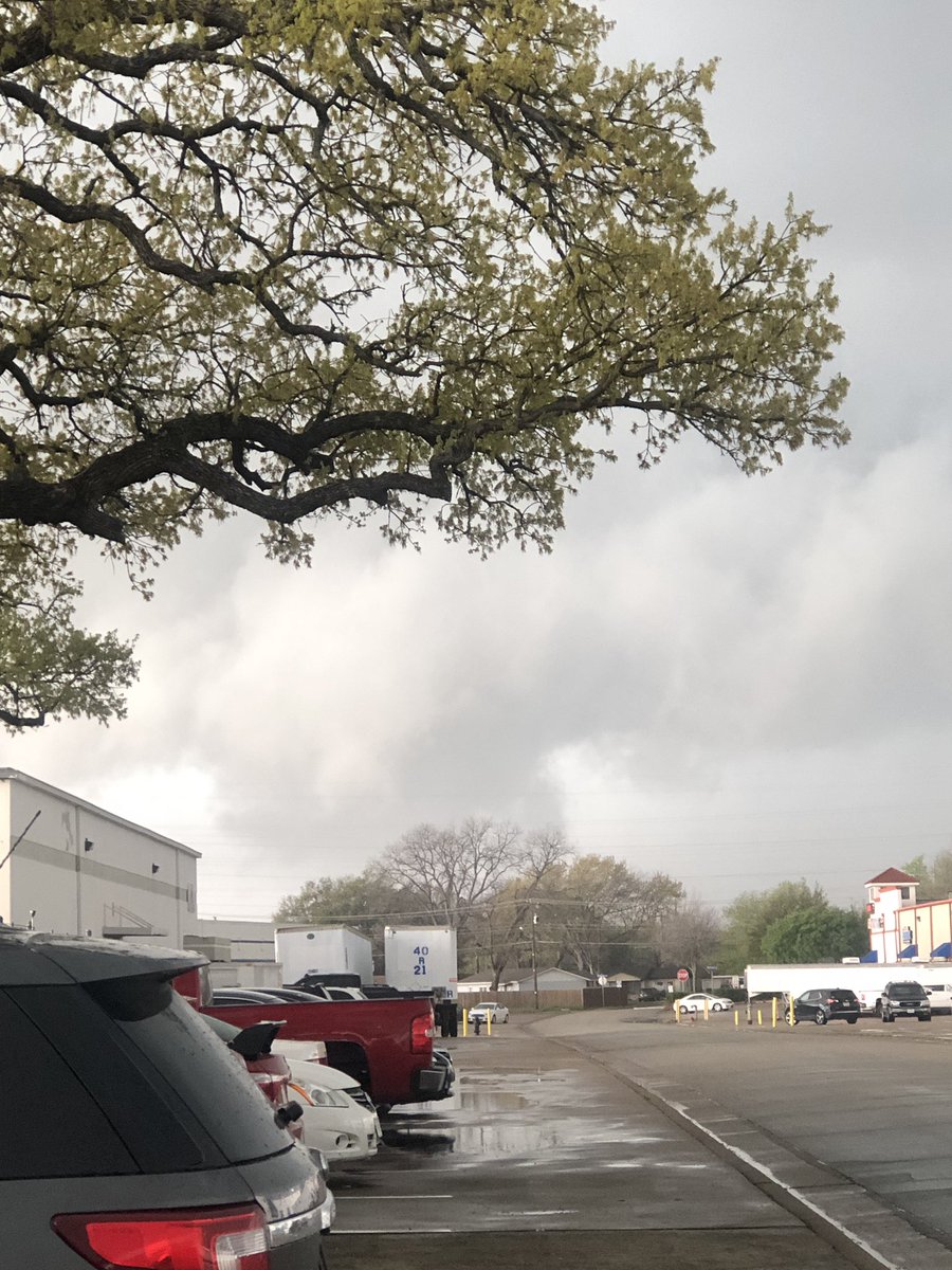 texasmomof3's tweet photo. @wfaaweathertoo  Richland Hills facing west around 4:30 today. https://t.co/xHAqwHnYrF