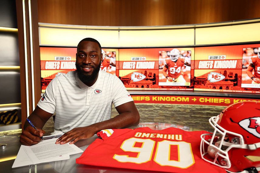 charless_94's tweet photo. GOD DID ! #ChiefsKingdom It’s official https://t.co/9d5WVlBctu