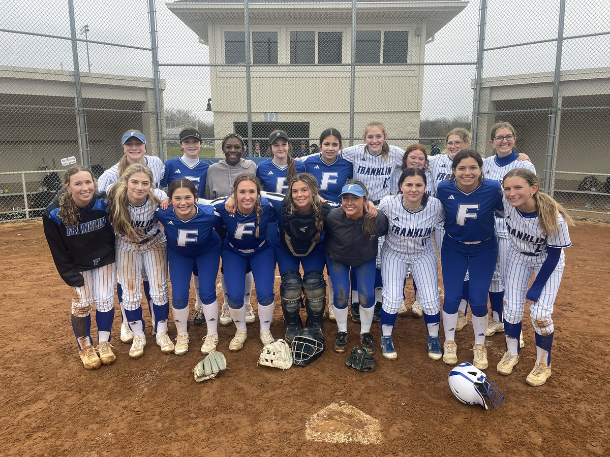 WHAT. A. GAME. Blue was up the whole game until the sixth inning when White  tied it up. White ended up winning 6-5 with some chaos. GREAT effort by both teams. So incredibly excited for this season.