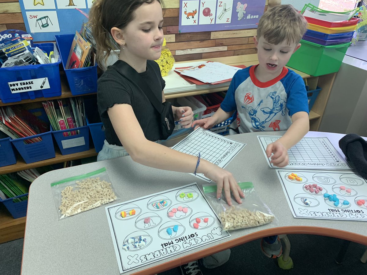 Mrs_Deatherage's tweet photo. Lucky Charms math with our 4th grade buddies! @martellmustangs  #martellkinders https://t.co/N7FnBSRJTQ