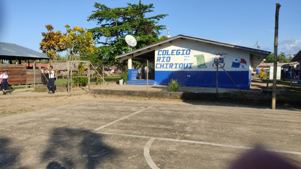 Atención <a href="/MeducaPma/">Ministerio de Educación de Panamá</a> <a href="/IFARHU/">IFARHU</a> padres de familia del Colegio Río Chiriqui de Bocas del Toro, no pudieron  cobra la beca de sus hijos por irresponsabilidad de la directora del colegio, se les llano varias veces y no respondió.<a href="/LissetteCenten/">Lissette Centeno Prieto</a> <a href="/MarujaGordaydeV/">Lupita Gorday de Villalobos</a>