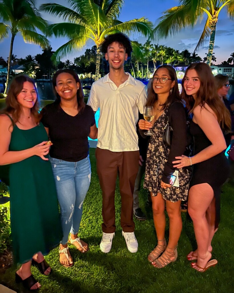 After receptions in NY and California, our Alumni Office headed to the Sunshine State last week to host community events in Palm Beach and Miami! ☀️ ⁣⁣
Alumni, former parents and faculty, and friends were all smiles as they gathered to reconnect and … instagr.am/p/Cp29jNEO7YZ/