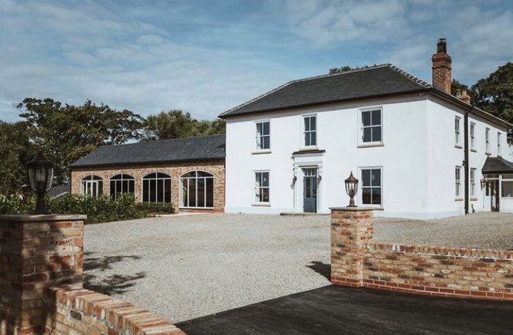 Not long now until the Luxury Wedding Showcase @carltonmanoryorkshire on the 26th of March 11-4pm! Book your tickets via @carltonmanoryorkshire bio! 😍 #weddingstyling #weddingdecor #barn #tipi #decor