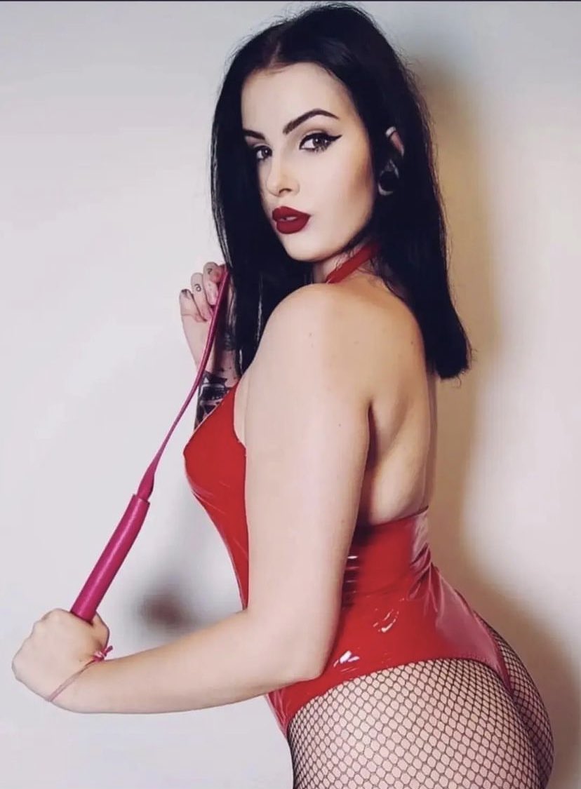 mistress2Sandra's tweet photo. On your knees oh yee slave 😋😋😋😋😋 https://t.co/AGR6Ksk5JL