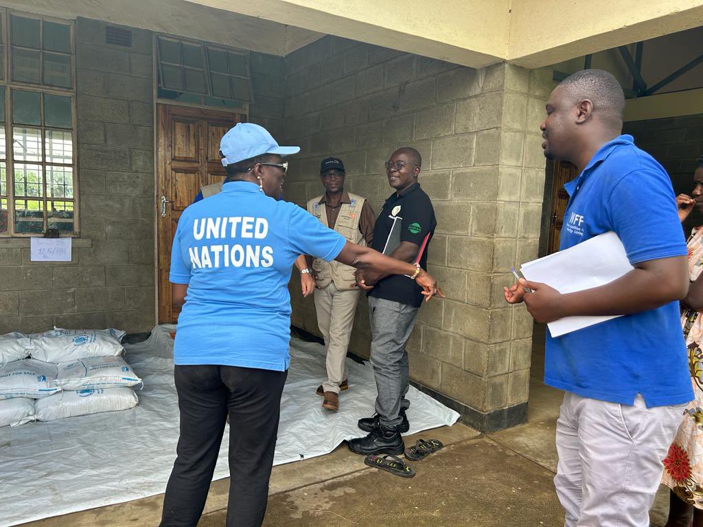 #CycloneFreddy  🌀 response has begun
Today @wfp distributed super cereal (a blend of maize/soya)  in Chikwawa and Phalombe. 

This month, WFP is planning to reach over 130,000 people affected by the cyclone with food