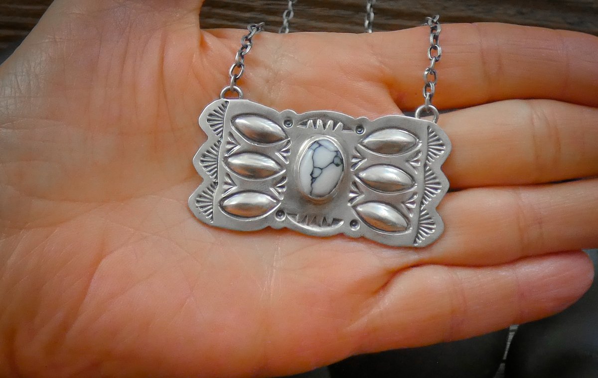 🤠 30% SALE on this stunning Navajo handmade bar necklace; see here! 🤠  ow.ly/nZ5j50Nkrcg #Etsyfinds #Etsyshop #Etsystore #Etsygifts #Etsyjewelry #barnecklace #whitebuffalo #sacredbuffalo #NativeAmericanjewelry