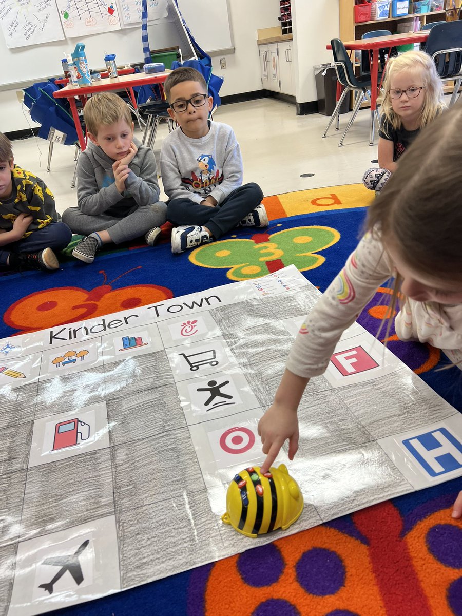 Mrs_LewisCFES's tweet photo. Maps, positional reading and coding, oh my! So much fun with the beebot! 🐝🗺️🧭
@cfescolts @JoshRingling @bowmantjvmi https://t.co/PkRws8zwnP