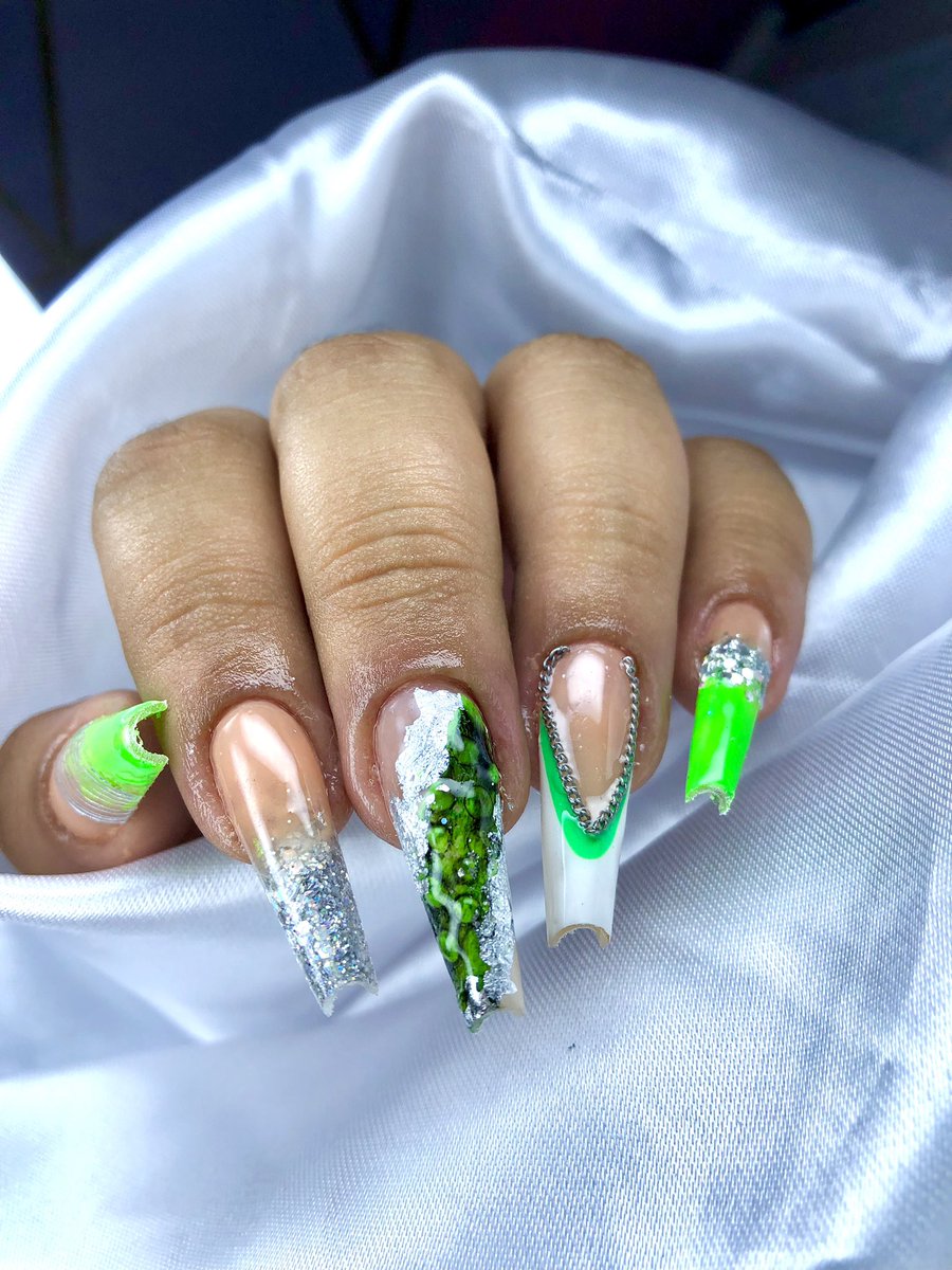 tapiremadesign's tweet photo. Postiça realista 💚🤍 .
.
.
#acrigel💅 #acrigelnails #acrigelpremium #unhaacrigel #unhasdecoradas #unhasdegel #unhas💅 #unhaslaranjasdecoradas #unhaslindas #unhaseesmaltes #gelnatips #gelnails #postiçarealista #posticarealista #postiçarealista😍 #acrygel #fibradevidro #moldef1 https://t.co/CFAc0LTyH2