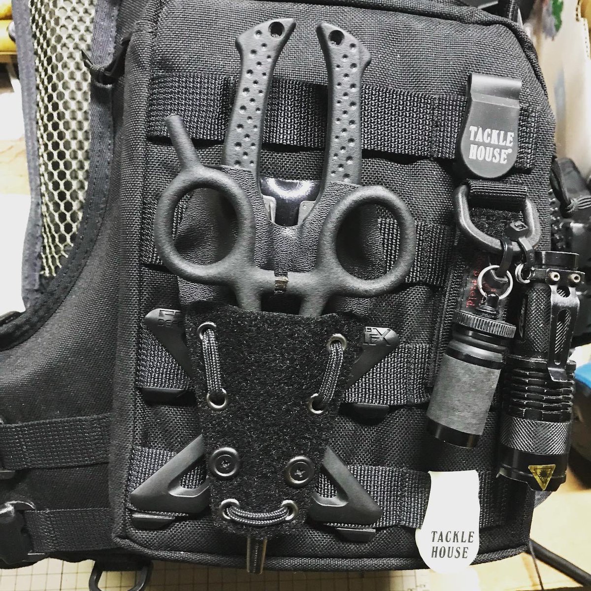 353crew's tweet photo. プライヤーのケースをカイデックスにて作成
やっぱりハトメが難しいので
ベルクロで隠してしまう
パラコードで止めてフォーセップを挿入
うんいい感じだない♪
#subroc #カイデックス https://t.co/DN9U451pCP