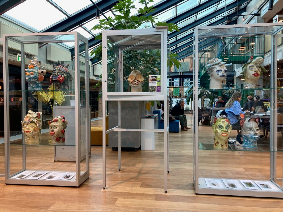 Middin locatie Zinderin Kunst heeft in oktober 2022 meegedaan met de Haagse Museumnacht. Deze reeks beelden is tot 3 april te bekijken in OPEN cultureel centrum in Delft. #museumnacht #expositie #keramiek #zinderinkunst #opendelft