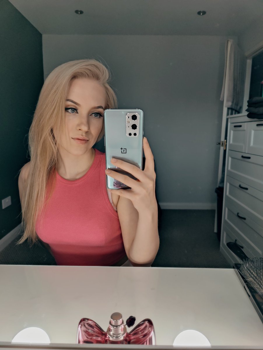 ellunity's tweet image. Yayy I'm back 💕
Streaming on #Twitch at 7PM GMT!
Come and hangout!
twitch.tv/ellunity
#horrorgames #rpggames #varietystreamer #smallstreamer #girlgamer