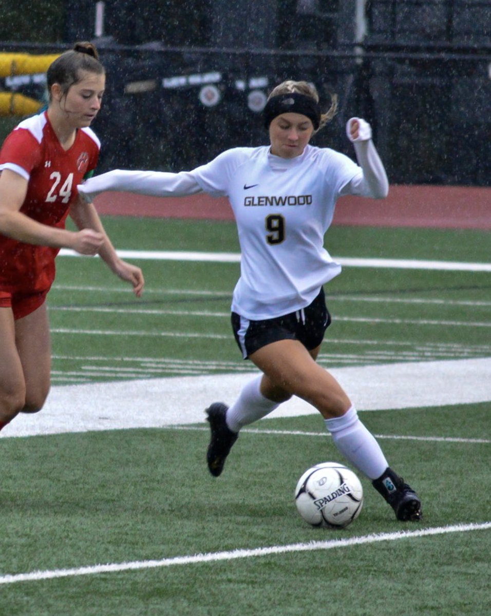 GwoodGrlsSoccer's tweet photo. 🌟SENIOR SPOTLIGHT🌟
HALLEE LINCOLN is a Senior defender and outside mid who is fast on the field and an awesome team player. She’s a fierce competitor on the outside &amp; always keeps things fun on our team!!! https://t.co/nGnyT2bJ60
