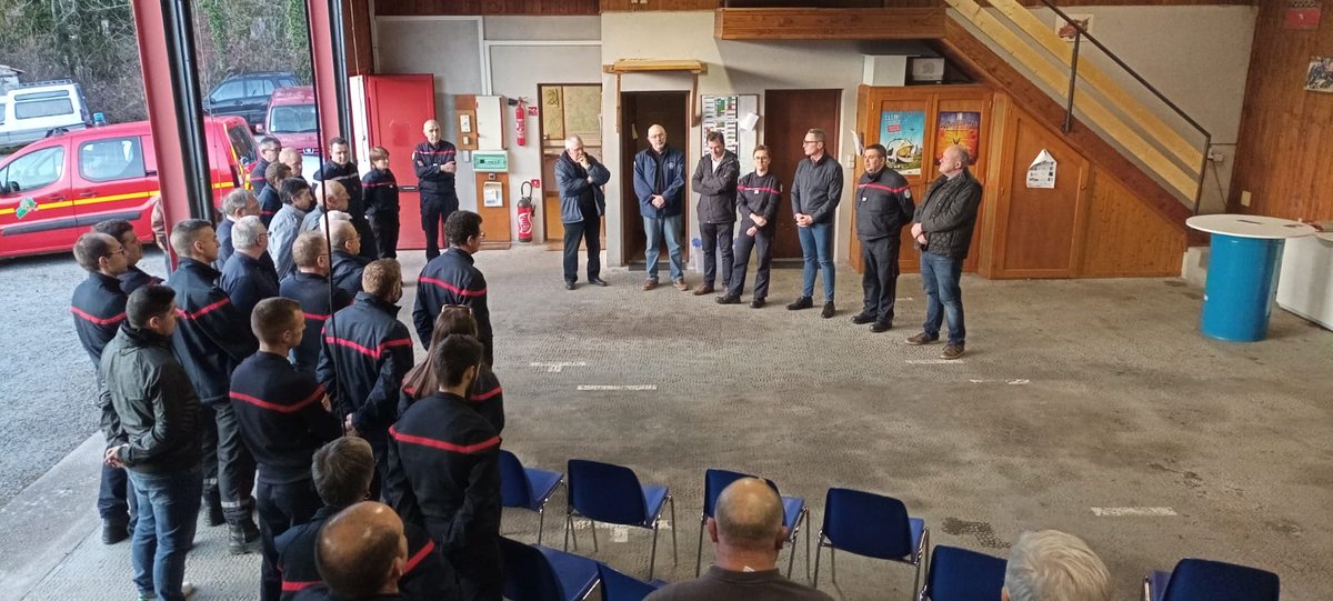 SDIS23's tweet photo. Rencontre avec les sapeurs-#pompiers de Pontarion en présence du Président du CA du @SDIS23, de la cheffe de Corps, des Présidents des @PompiersFR et @udsp23. L'occasion de saluer leur engagement, les soutenir, alors que certains étaient eux-mêmes impactés par la #tornade.
👏👏👏 https://t.co/4lXyID6DVC
