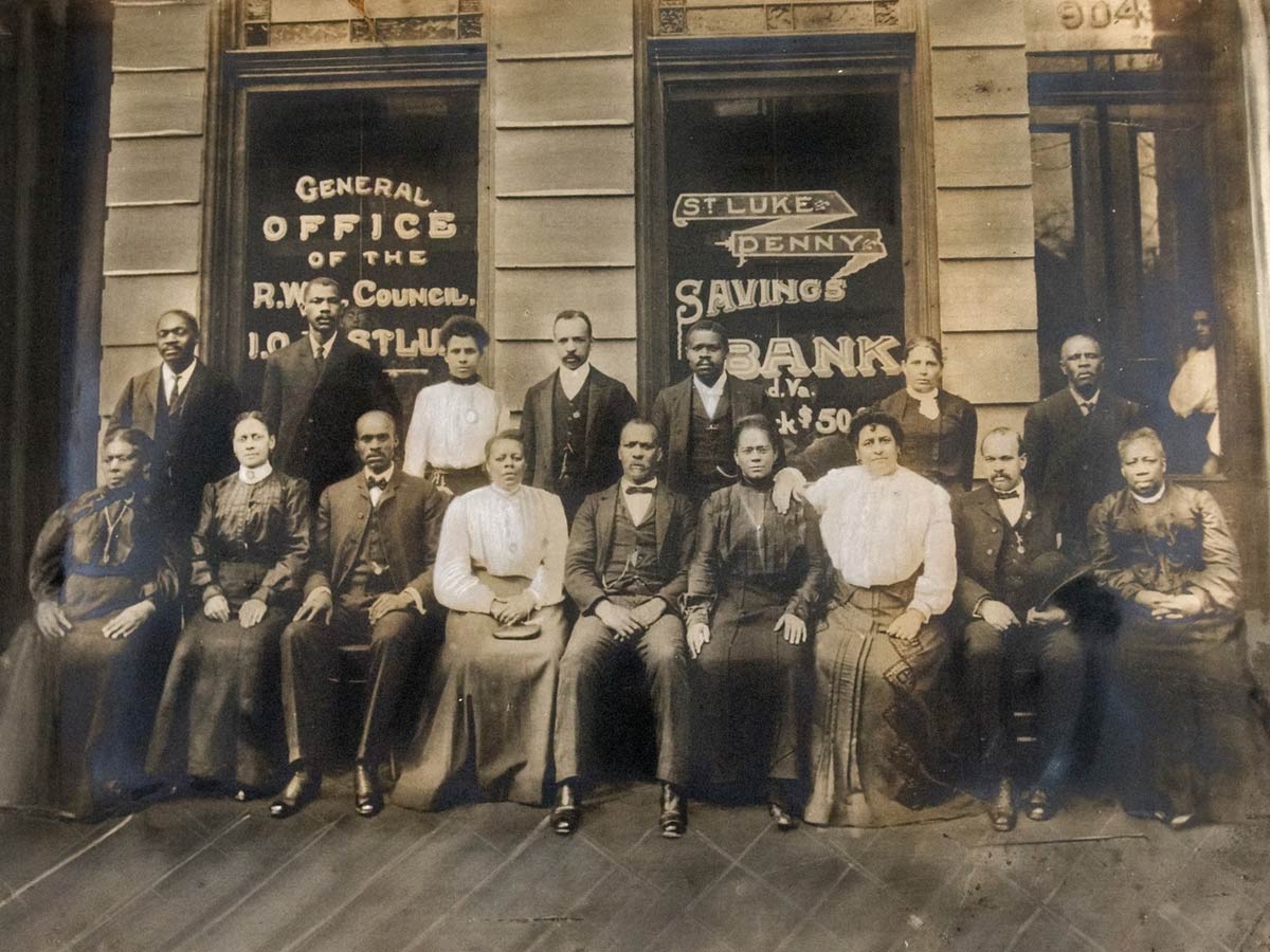 DIFFvelopment's tweet photo. A THREAD: HOW TO NARROW THE RACIAL WEALTH GAP PT.1

While the racial wealth gap has persisted for over a century, there are many steps we can take today to reduce it. The first step is to gain a better understanding of our personal finances and how to build wealth as Black folks. https://t.co/NxnFfMWcCU