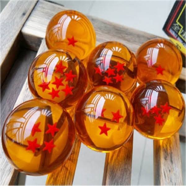 Roybattyforever's tweet photo. Me he encontrado con estas 7 bolas mientras paseaba por la montaña. ¿Alguien sabe para qué sirven? https://t.co/tWgTXXuIdE