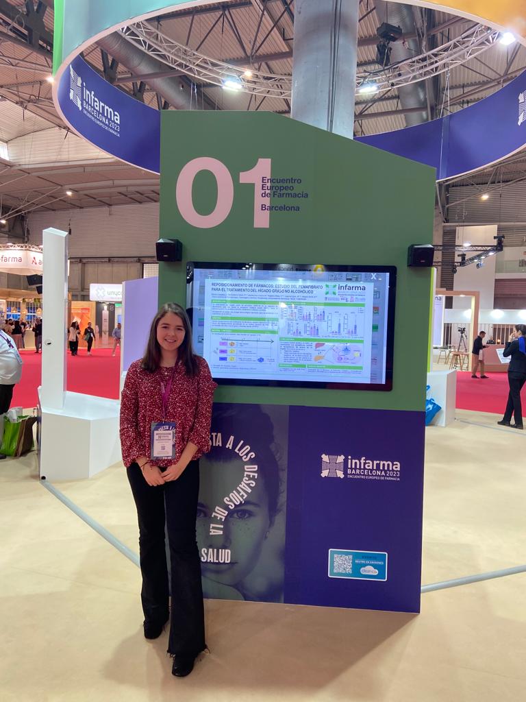 AlegretLab's tweet photo. Laia Blanco, winner of the 2nd prize @infarma_es for her research on pemafibrate and #FattyLiver Congrats, Laia! @Farmacia_UB @UniBarcelona https://t.co/uHdmOjfv1G