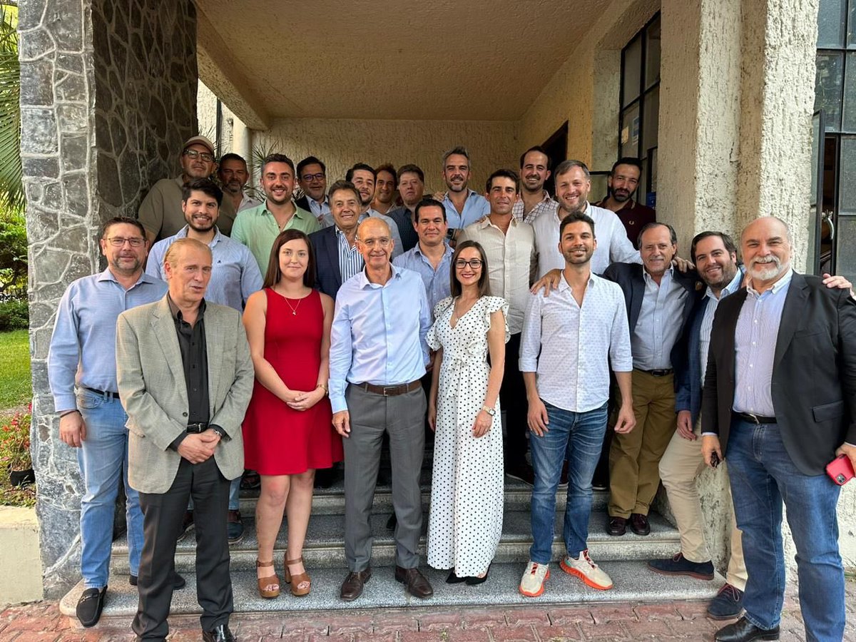 Me dio mucho gusto reunirme ayer con empresarios y trabajadores españoles en el Riscal. Ojalá sea esto el germen de una mayor unidad y colaboración entre todos, auténtico fundamento de nuestra fuerza como colectividad.-Guillermo Martínez Correcher(Cónsul de España en Guadalajara)