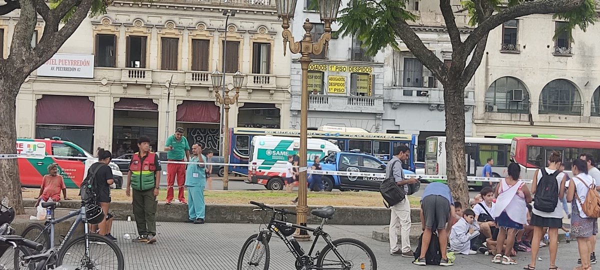 angegraciano's tweet photo. 🚨 Hoy la Escuela Primaria Mitre y la Escuela Infantil 5 del distrito 2do debieron ser evacuadas por la explosión de la cámara eléctrica del establecimiento poniendo en peligro a estudiantes y docentes.

La misma situación se dió el lunes en la Escuela 20 y 27 del distrito 5to. https://t.co/kdx7iAgria