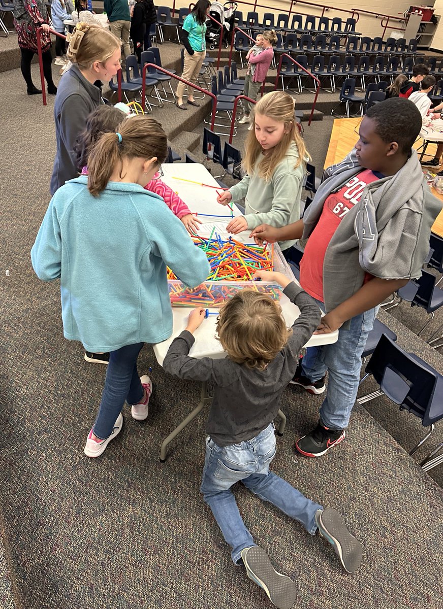 barrylindler's tweet image. Had a great morning at Oak Pointe Elementary with some of our #dfhsSTEM rockstars helping with the activities !  What a great group to work with! @dutchforkhigh @LexRich5Schools #d5heartwork