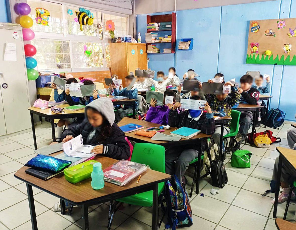 DianaStephanyLG's tweet photo. Tu #DefensoríaMunicipalDeDerechosHumanos está comprometida con el bienestar de nuestros #humanitos con pláticas educativas en escuelas como la Primaria Juan de Dios Rodríguez Heredia con el objetivo de fomentar valores positivos desde temprana edad #AtizapánProtegiendoTusDerechos https://t.co/0jPdvuxZKk