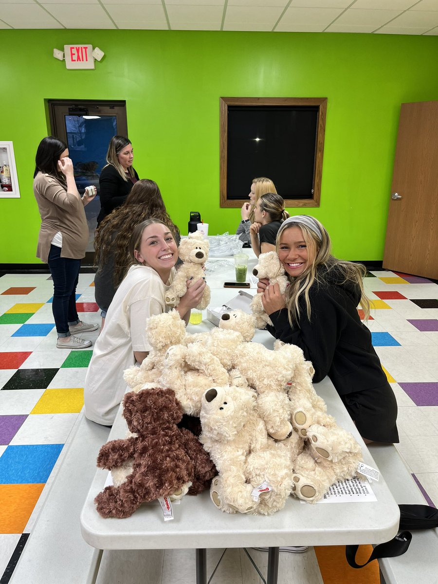 OhioChr_VB's tweet photo. March Service Project: Brycen Bears 🐻

On 2.21.23 our Head Coach lost her baby boy.

Carrying Tender Angels is a local foundation that provides teddy bears to families that suffer the loss of a child.

Our team was able to help tag &amp; pray over 297 bears in memory of Baby Brycen https://t.co/ttTHUSeKRN
