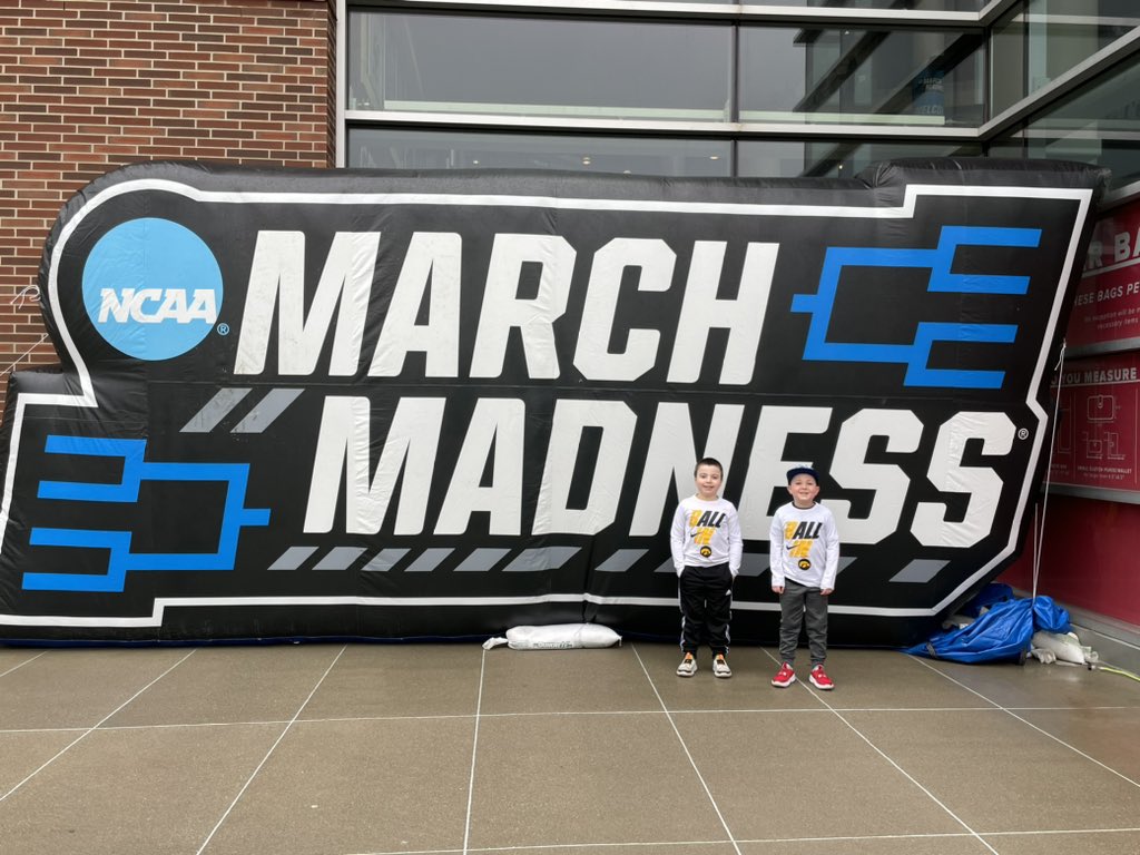 mrsmaher4's tweet photo. Go Hawks….from Des Moines! #firstimers #FightforIowa #mmselfie https://t.co/uFXqBKZCow