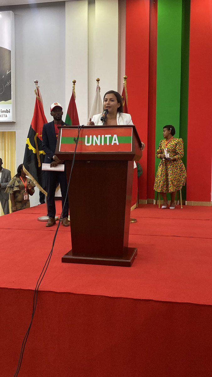 LohannizG1's tweet photo. Llegue a las 6am Angola después de un viaje muy largo, a las 8am fue el 1er evento, represento a Panamá, a mi partido @panamenistas pero sobre todos a jóvenes que luchan todos los días para alcanzar sus sueños, gracias a @unita por la invitación a su 5tocongreso de Juventud. https://t.co/aFnaVkbwIS
